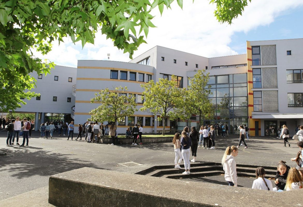 notre-dame-lycee-general-technologique-professionnel-cour