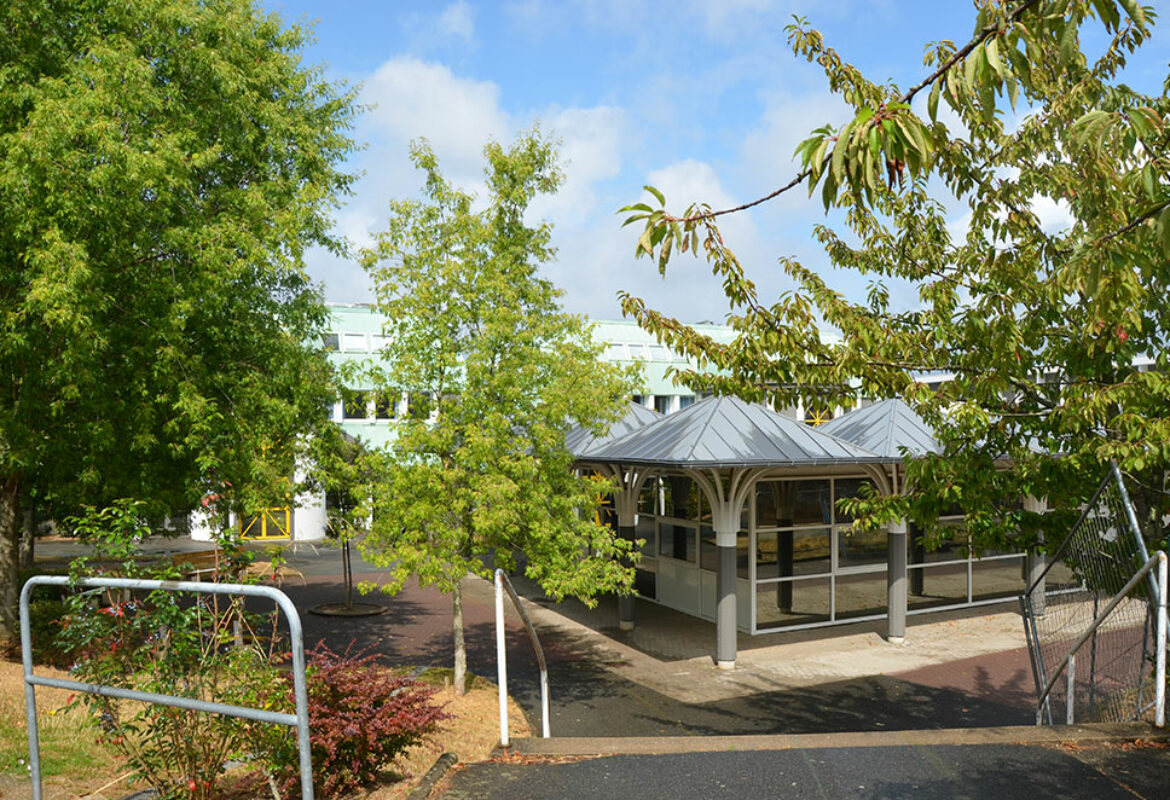 notre-dame-toutes-aides-lycee-general-technologique-exterieur